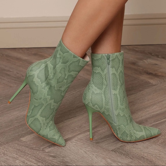 Pointed boots with heels - Picture 5 of 6